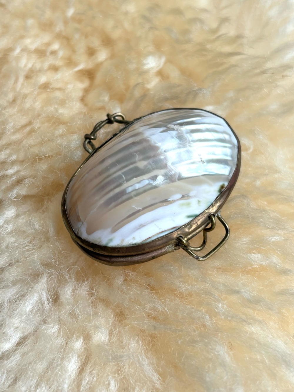 Tiny Vintage Shell Box - Picture 2 of 6